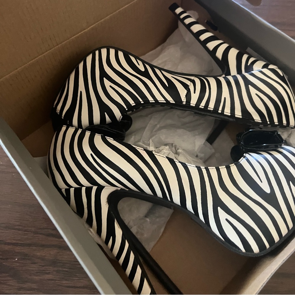 2 pair animal print heels - Picture 2 of 8